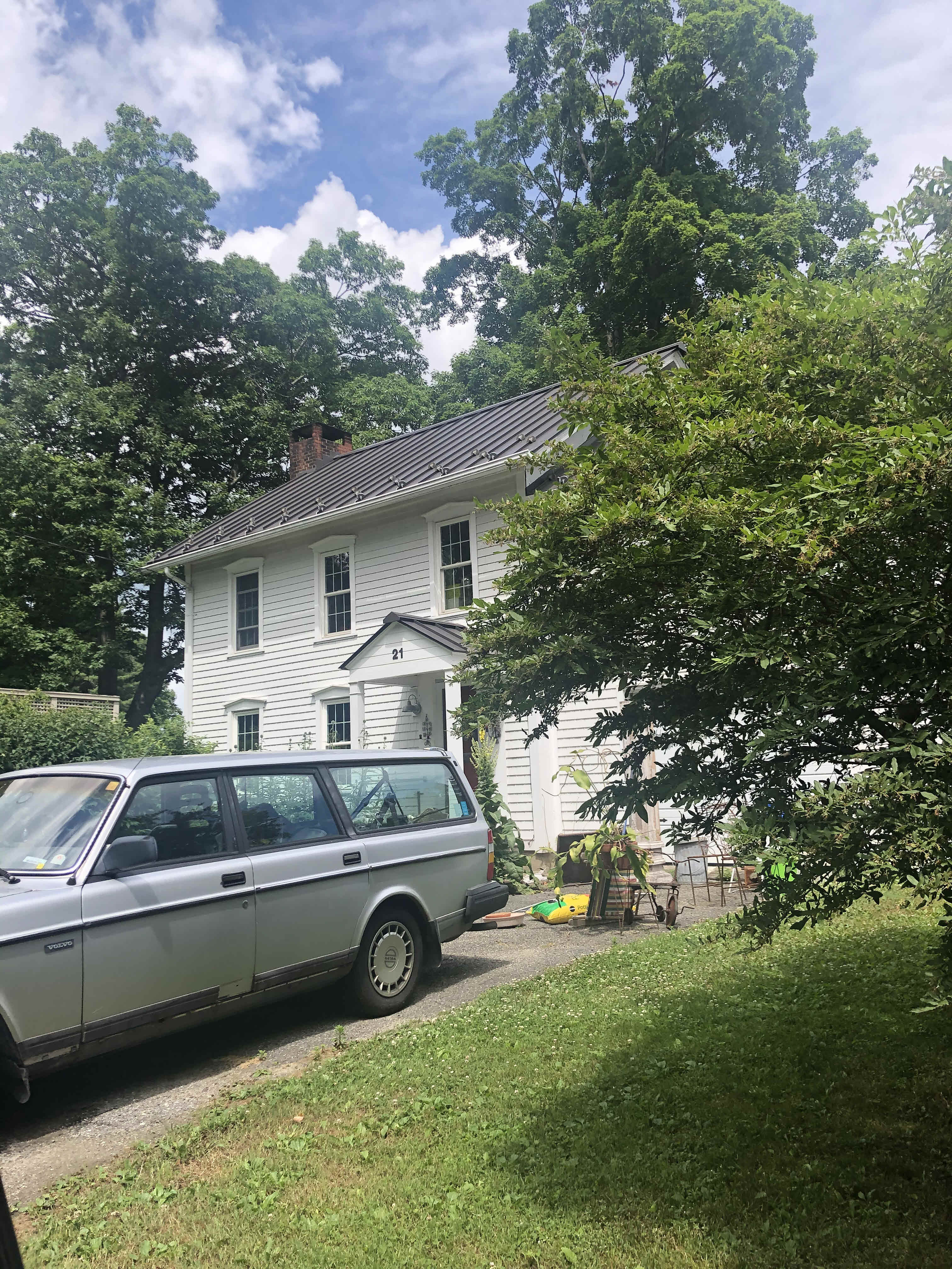Building photograph for 21 UNDERMOUNTAIN ROAD
